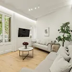 Modern & Stylish Apartment In Barcelona