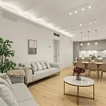 Modern & Stylish Apartment In Barcelona